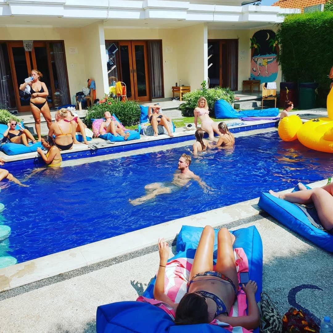 Castaway Hostel Canggu Exterior foto